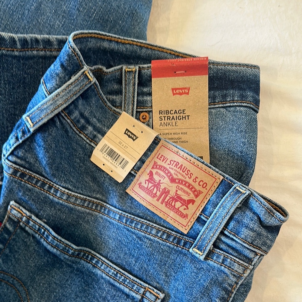 Levi's Women’s Blue Ribcage Straight Ankle Jeans